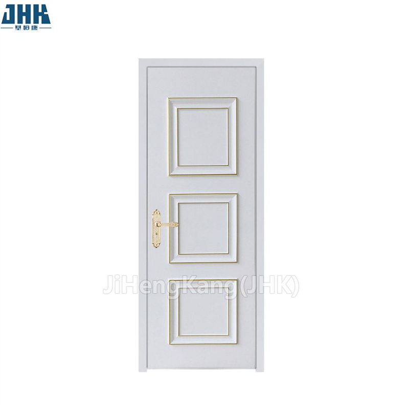 Portas WPC com design elevado de 3 painéis e pintadas de branco